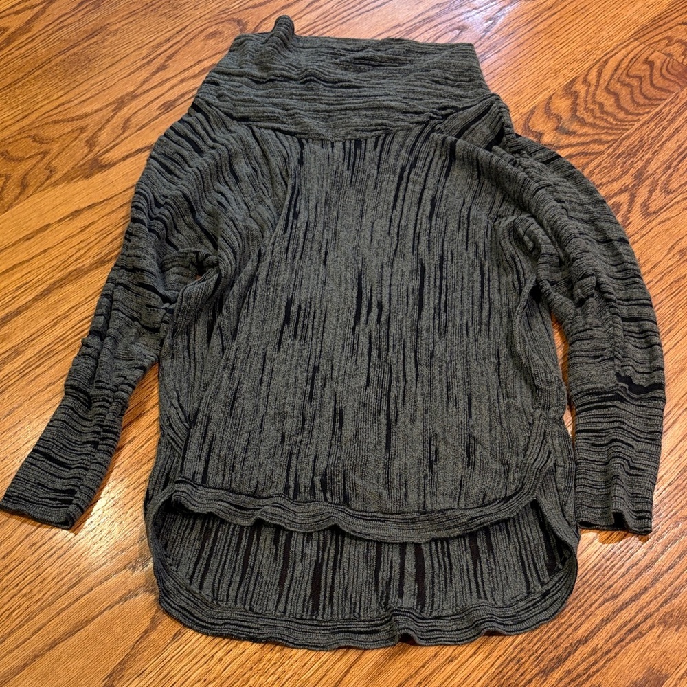 Nic + Zoe Woman’s Grey and Black Striped Sweater Size XS